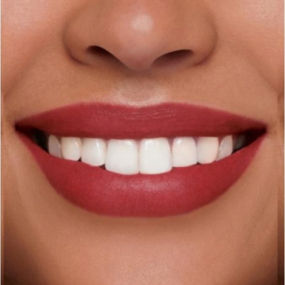 Clarins Paris Velvet Lip Perfector in 03 Velvet Red - Picture 2 of 14